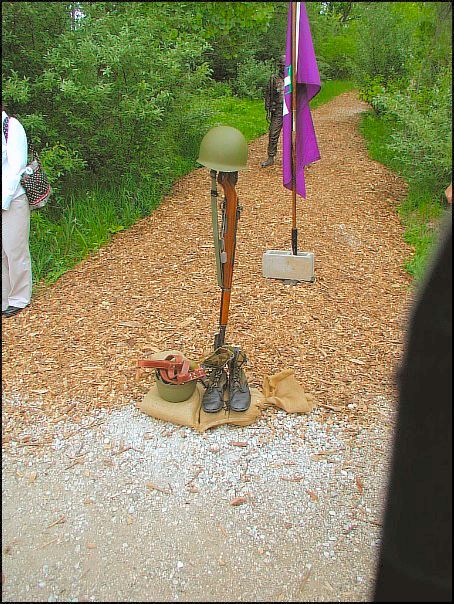 Memorial to Handler and Dog.